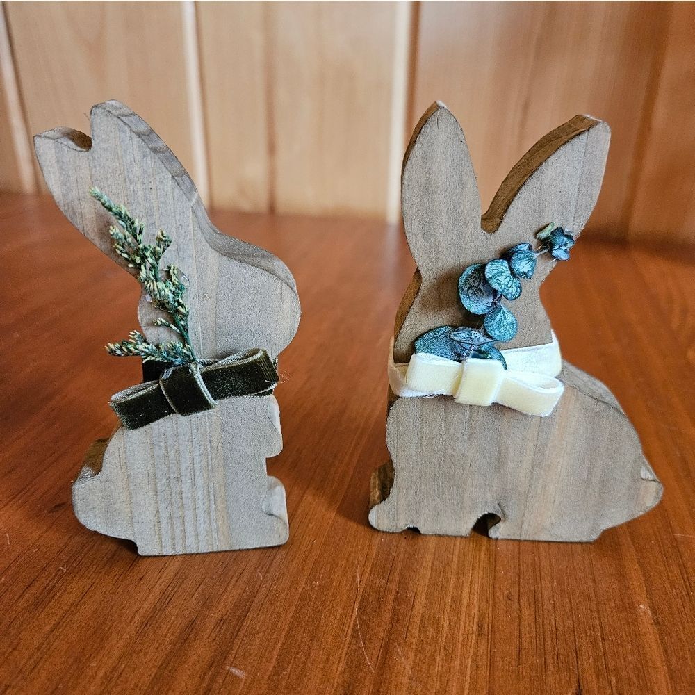 Tier Tray Decor - Wooden Bunnies - Green & Off White Set